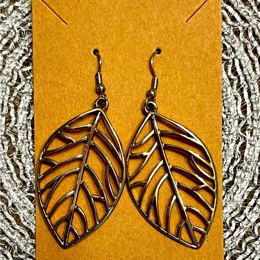 Elegant Gold Leaf Earrings - Picture 1 of 1